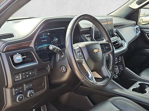 Used 2022 Chevrolet Suburban LT w/ Luxury Package image 10