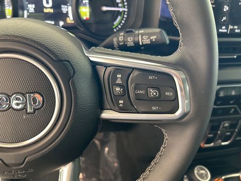 Used 2025 Jeep Wrangler Unlimited Sahara image 46