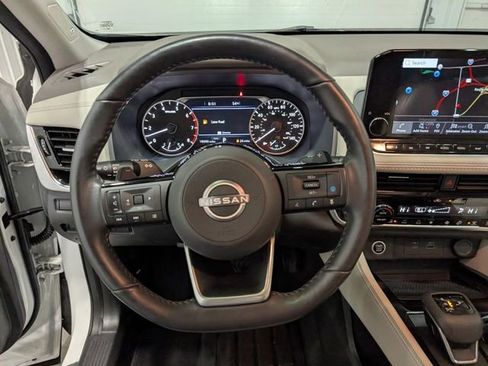 Used 2023 Nissan Rogue SL w/ SL Premium Package image 18