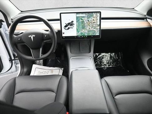 Used 2025 Tesla Model Y Long Range RWD image 18