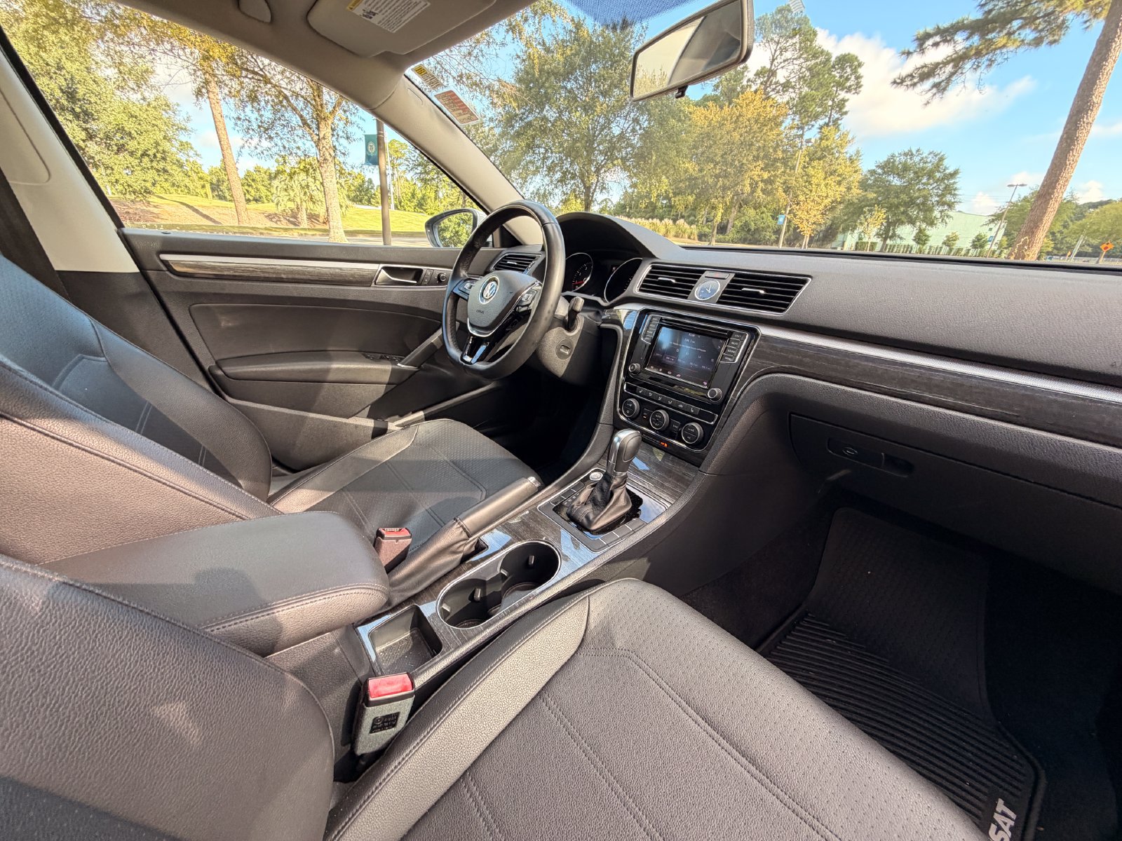 Used 2017 Volkswagen Passat 1.8T SE FWD image 17
