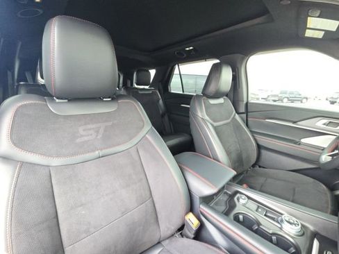 Used 2025 Ford Explorer ST image 23