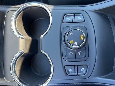 Used 2024 GMC Terrain SLT image 30