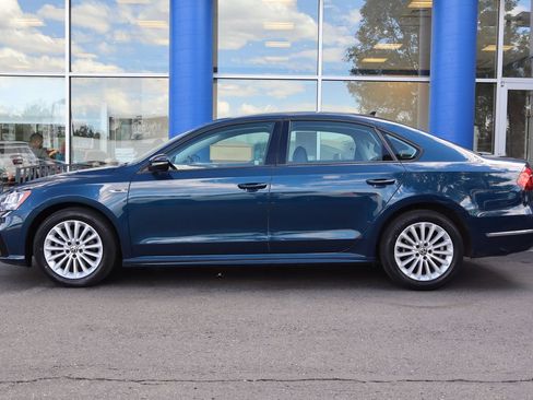 Used 2018 Volkswagen Passat 2.0T S FWD image 2