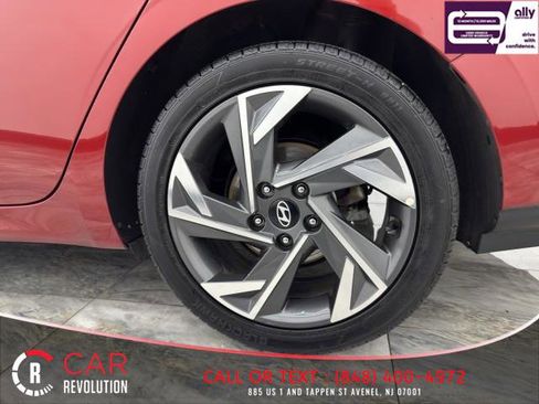 Used 2024 Hyundai Elantra Limited image 12
