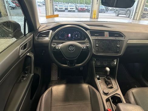 Used 2020 Volkswagen Tiguan SEL AWD/4WD image 2