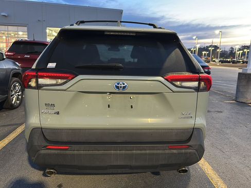 Used 2021 Toyota RAV4 XLE w/ Convenience Package image 6
