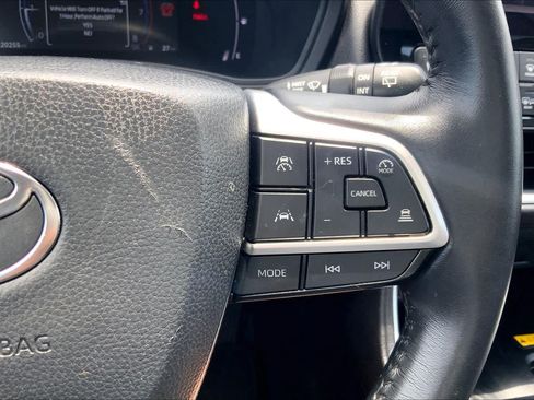 Used 2025 Toyota Grand Highlander AWD image 21