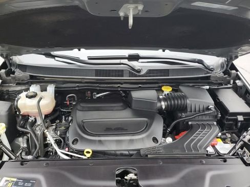 Used 2025 Chrysler Pacifica Limited AWD/4WD image 11