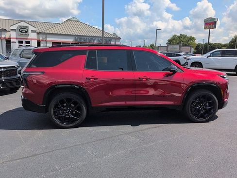 Used 2024 Chevrolet Traverse RS AWD/4WD image 8