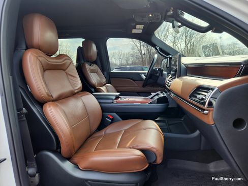 Used 2023 Lincoln Navigator Reserve image 35