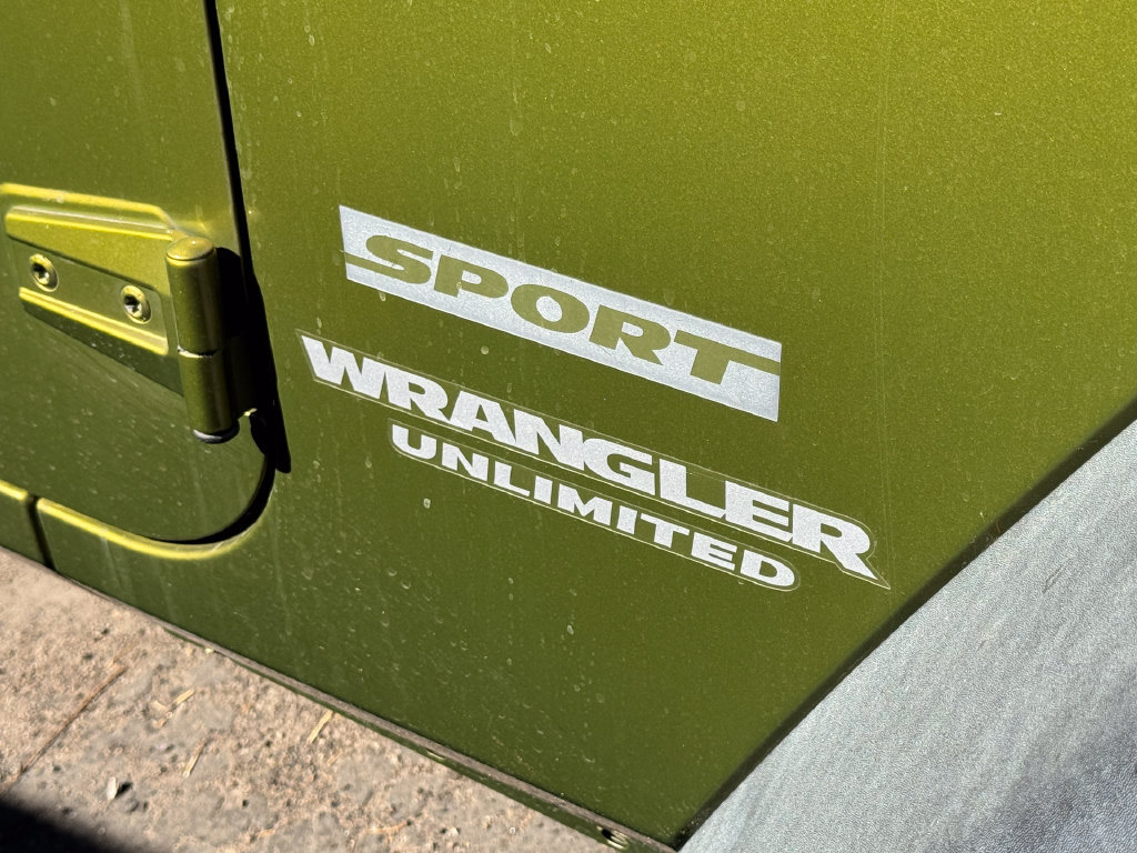 Used 2010 Jeep Wrangler Unlimited Sport AWD/4WD image 16