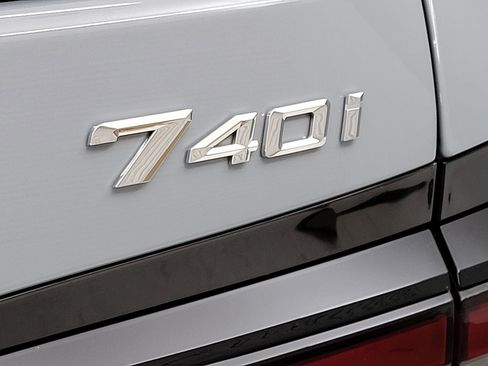 New 2026 BMW 740i w/ Premium Package image 21