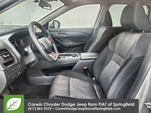 Used 2025 Nissan Rogue SV image 19