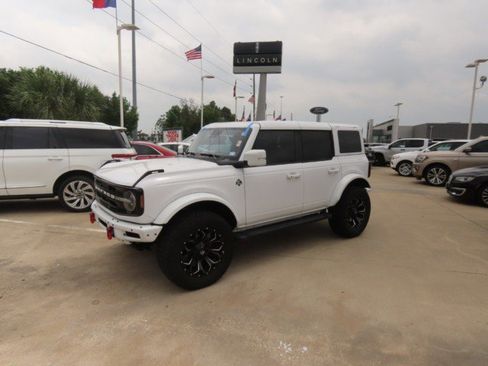 Used 2023 Ford Bronco Outer Banks w/ Sasquatch Package AWD/4WD image 2