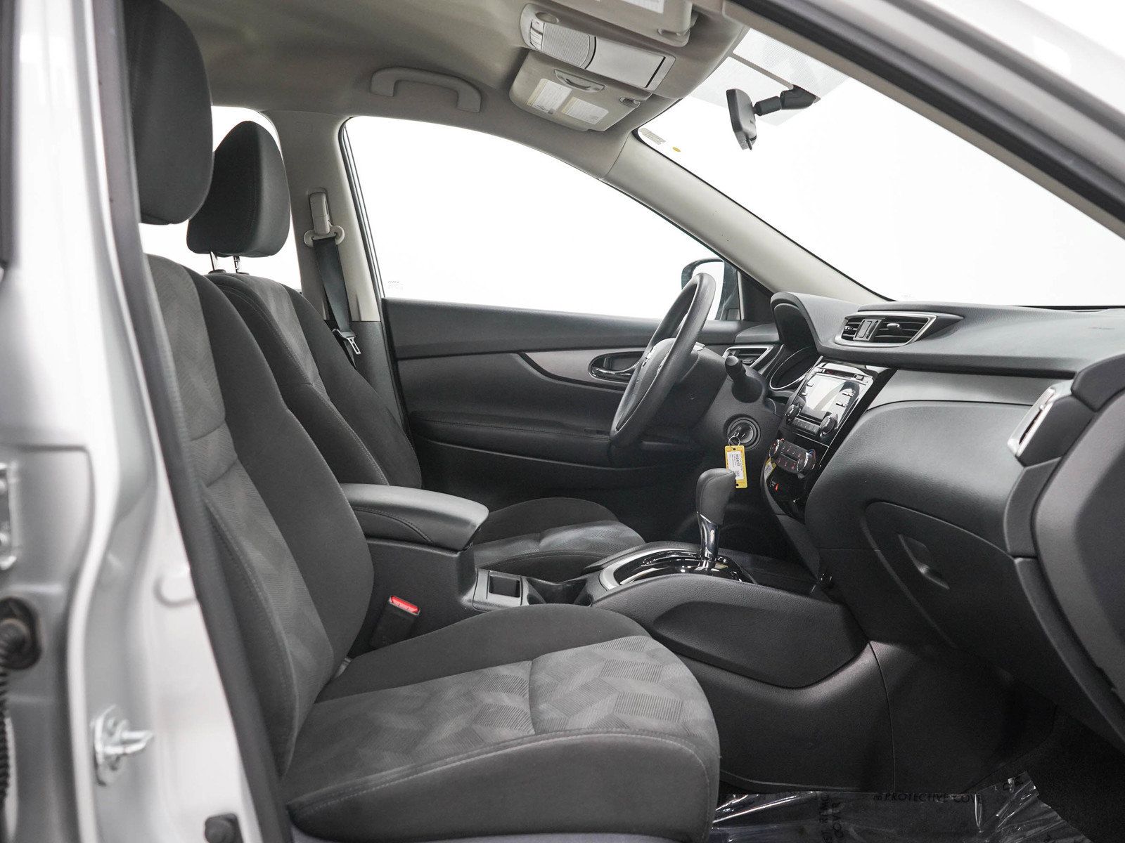 Used 2016 Nissan Rogue S AWD/4WD image 12