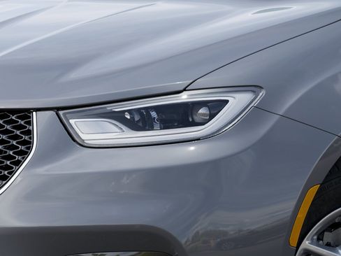 New 2025 Chrysler Pacifica Select image 48