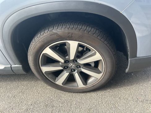 Used 2025 Honda Pilot Touring image 4