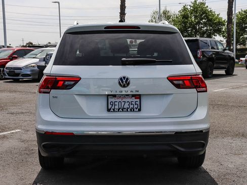Used 2023 Volkswagen Tiguan SE w/ Panoramic Sunroof Package image 7