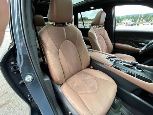 Used 2024 Toyota Grand Highlander AWD Hybrid image 28