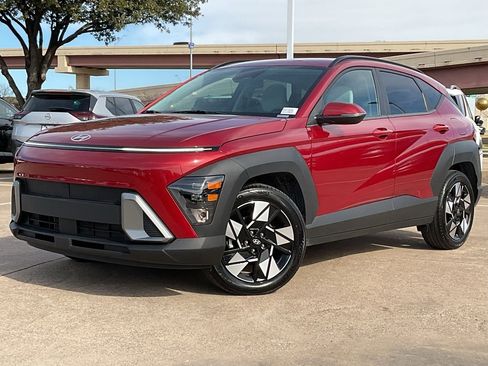 Used 2025 Hyundai Kona SEL image 2