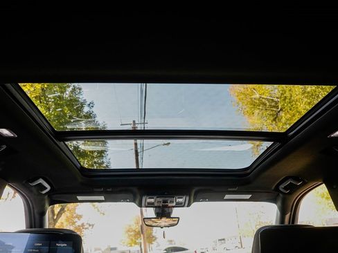 Used 2021 GMC Yukon Denali w/ Denali Ultimate Package image 23