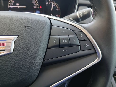 Used 2017 Cadillac XT5 Luxury w/ Driver Awareness Package image 11