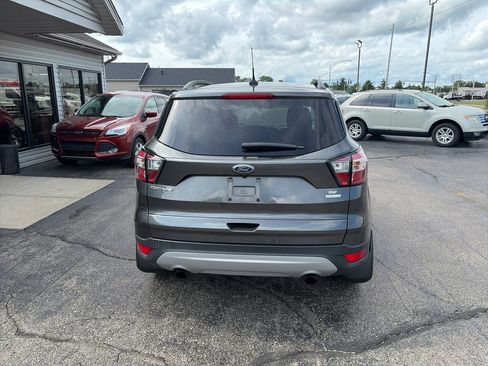 Used 2018 Ford Escape SE w/ SE Sync 3 Package FWD image 3