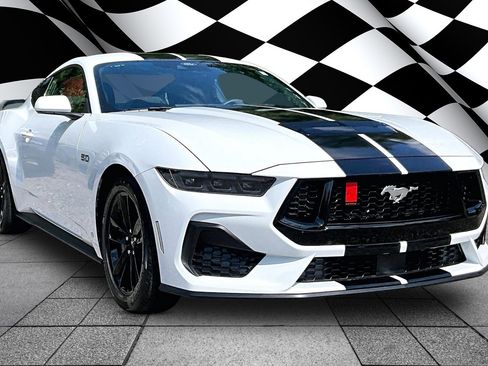 Used 2025 Ford Mustang GT RWD image 10