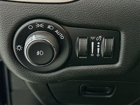 Used 2015 Jeep Cherokee Limited image 11