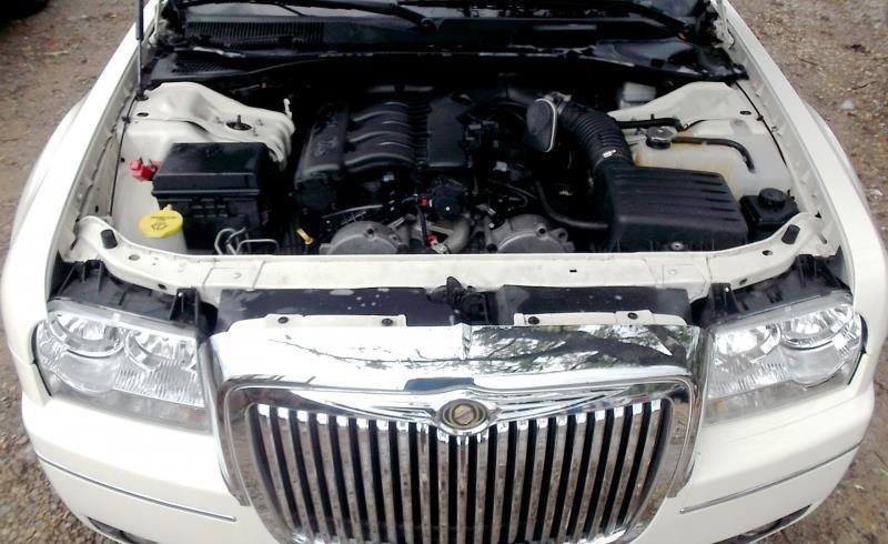 Used 2009 Chrysler 300 Touring RWD image 9