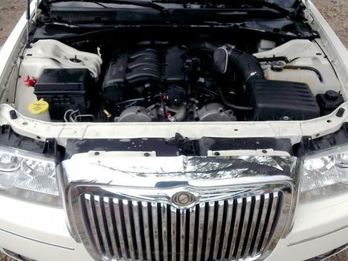 Used 2009 Chrysler 300 Touring image 9