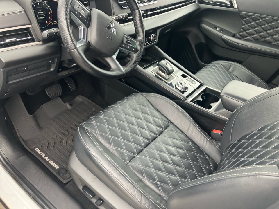 Used 2023 Mitsubishi Outlander SEL AWD/4WD image 34