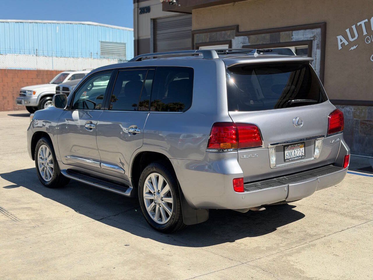 Used 2010 Lexus LX 570 4WD w/ Preferred Accessory Package image 7