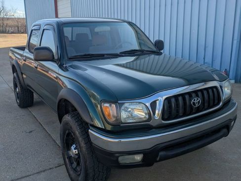 Used 2002 Toyota Tacoma w/ SR5 Package image 3