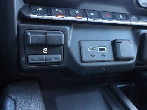 Used 2020 Chevrolet Silverado 1500 High Country w/ Technology Package image 15