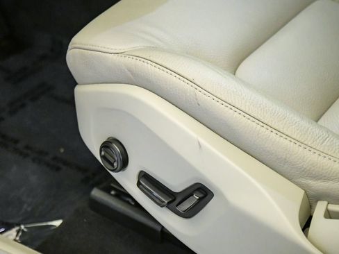 Certified 2025 Volvo XC60 B5 Core AWD/4WD image 23