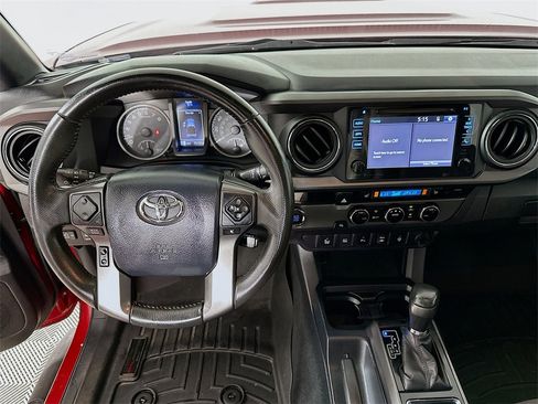 Used 2017 Toyota Tacoma TRD Sport image 19