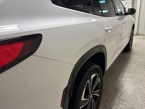 Used 2025 Buick Enclave Sport Touring image 8