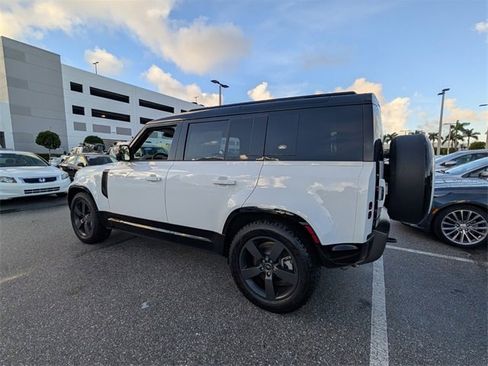 Used 2024 Land Rover Defender 110 X-Dynamic SE image 5