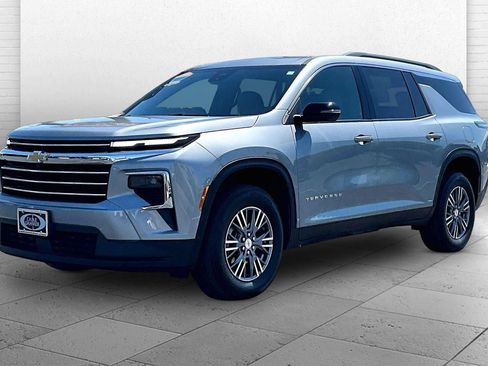 Used 2025 Chevrolet Traverse LT AWD/4WD image 13
