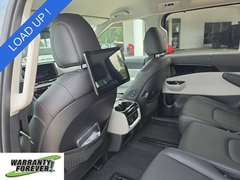 Used 2024 Kia Carnival SX FWD image 11