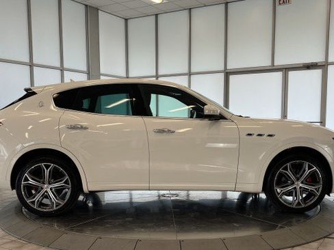 Used 2020 Maserati Levante AWD/4WD image 8