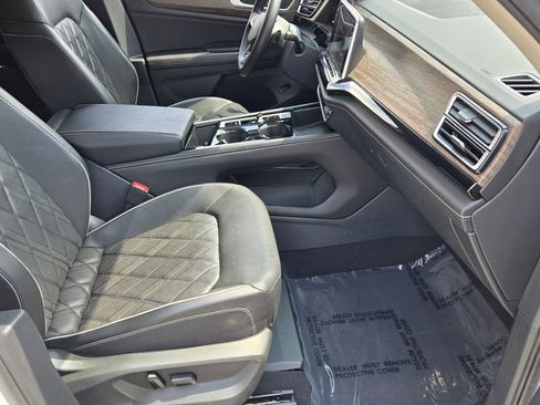 Certified 2024 Volkswagen Atlas SEL Premium R-Line image 20