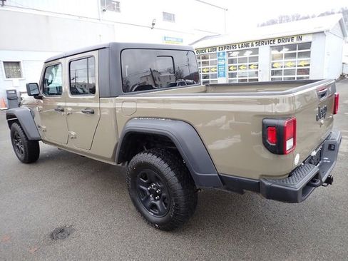 Used 2020 Jeep Gladiator Sport image 3