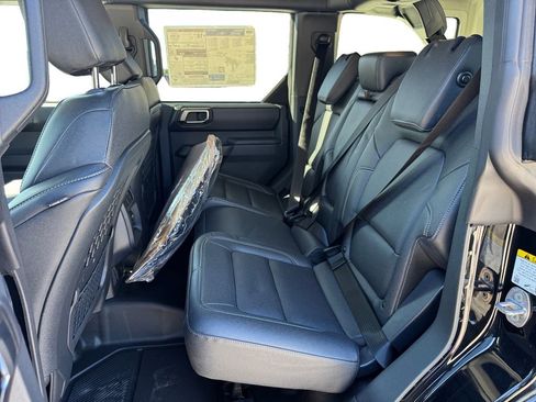 New 2025 Ford Bronco Badlands image 16