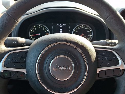 Used 2023 Jeep Renegade Latitude AWD/4WD image 19
