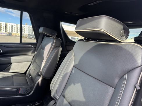 Used 2021 GMC Yukon SLT w/ SLT Luxury Plus Package image 15