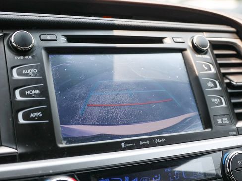Used 2019 Toyota Highlander XLE AWD/4WD image 35