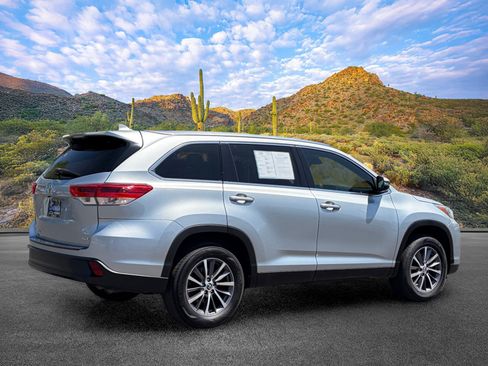 Used 2019 Toyota Highlander XLE FWD image 4